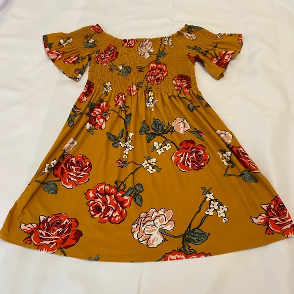 Like New! Derek Heart Smocked Mini Dress Size: Medium - Picture 5 of 9